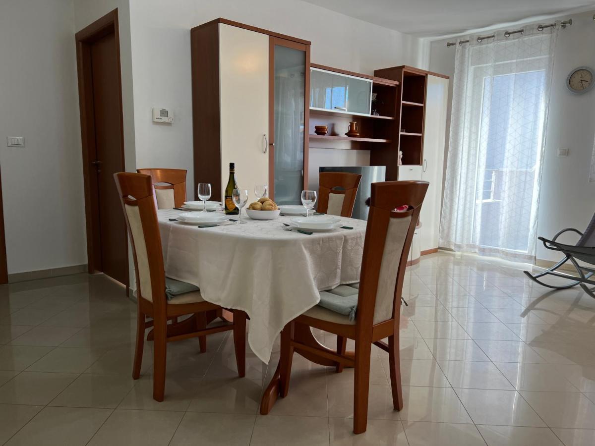 Appartement Apartman Ruza à Pula Extérieur photo