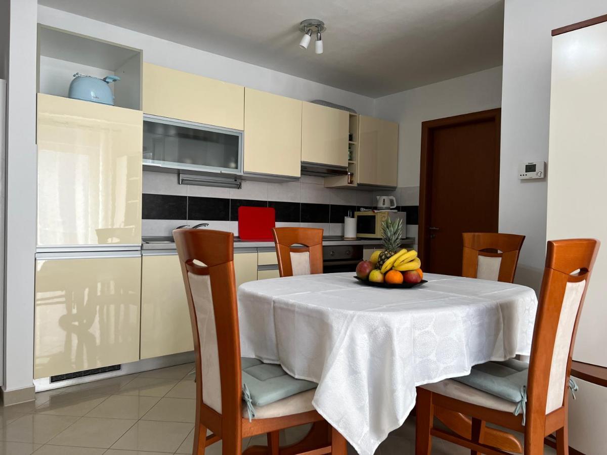Appartement Apartman Ruza à Pula Extérieur photo