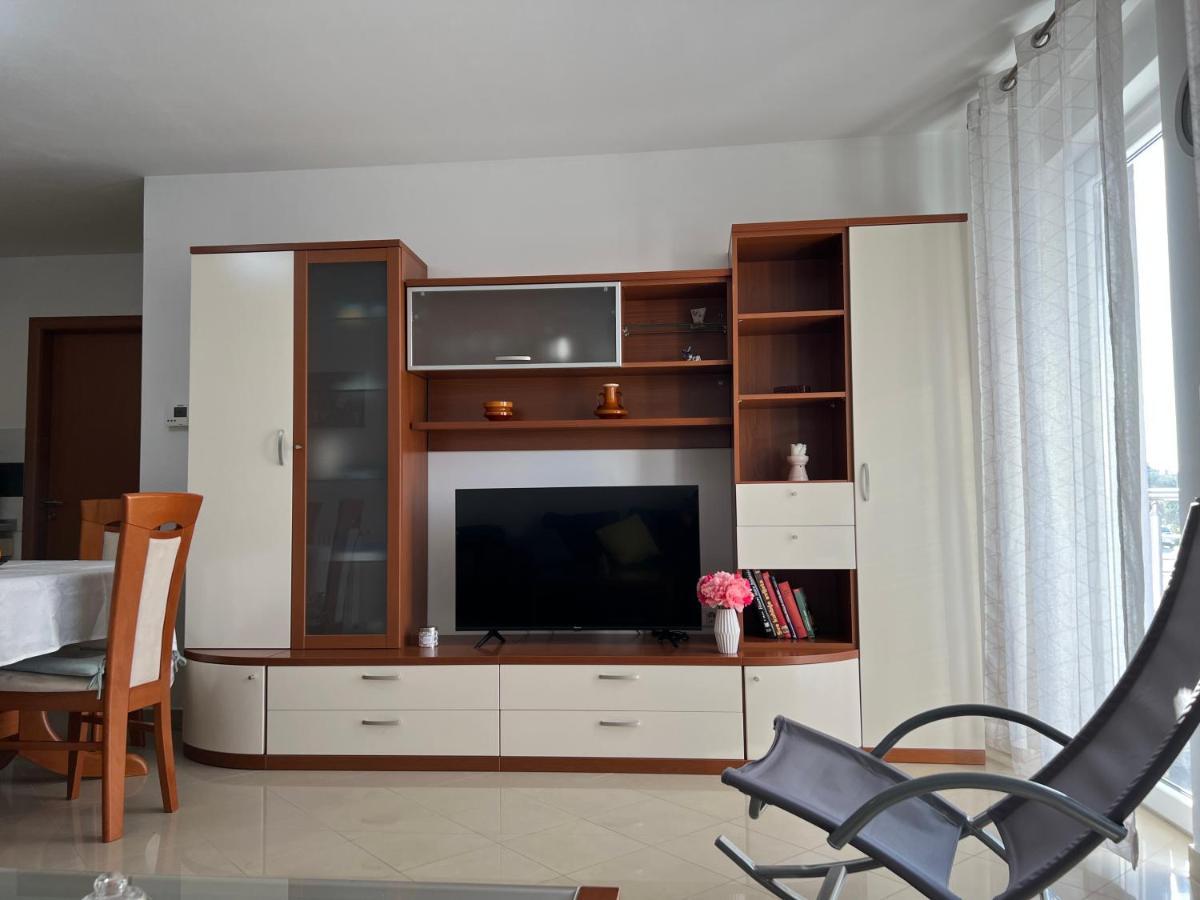 Appartement Apartman Ruza à Pula Extérieur photo
