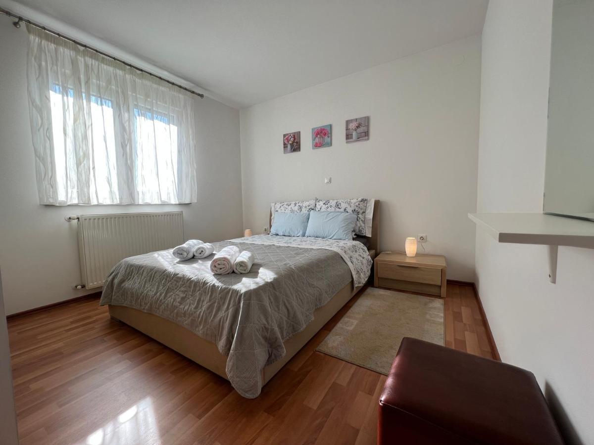 Appartement Apartman Ruza à Pula Extérieur photo