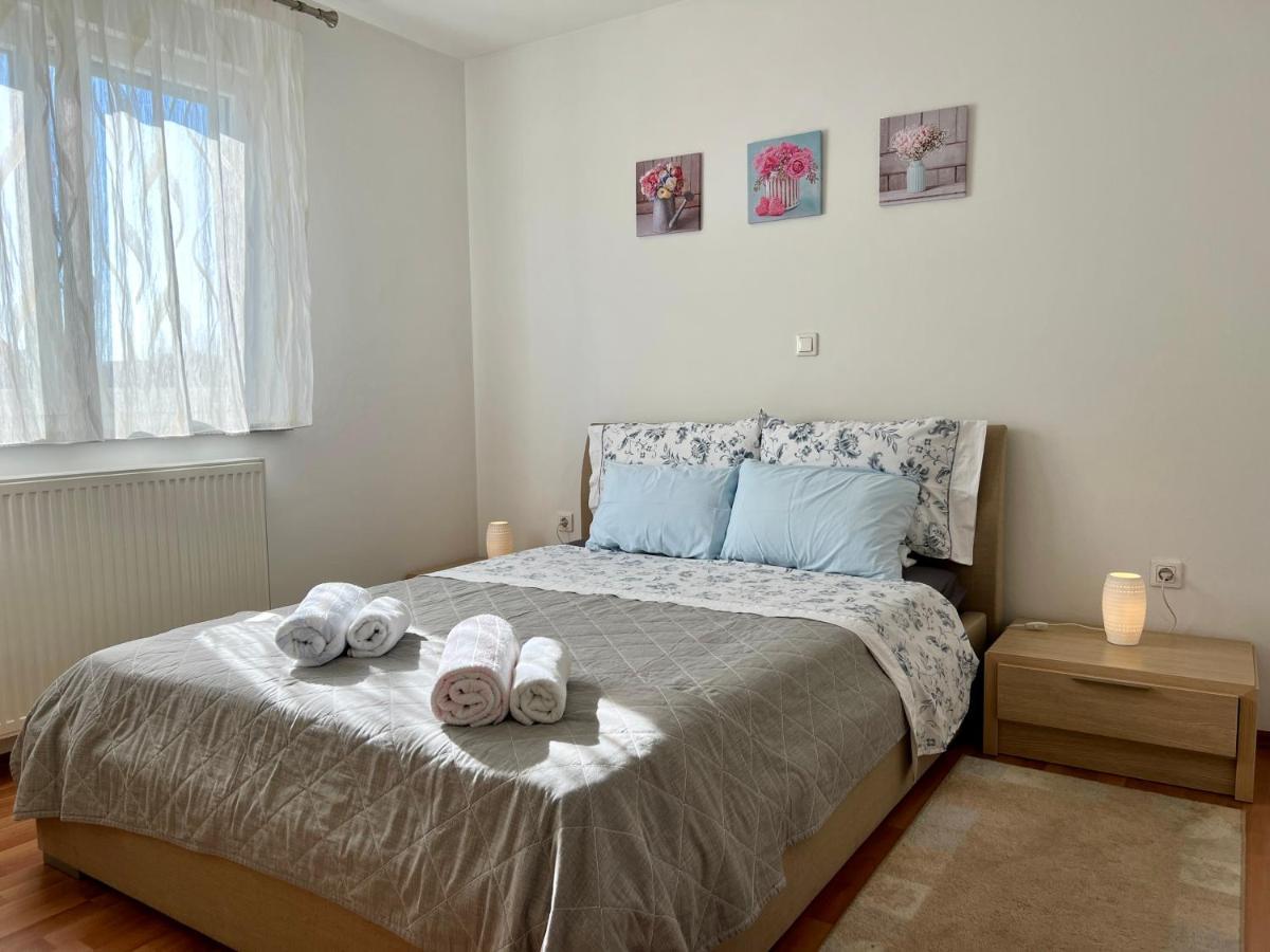 Appartement Apartman Ruza à Pula Extérieur photo