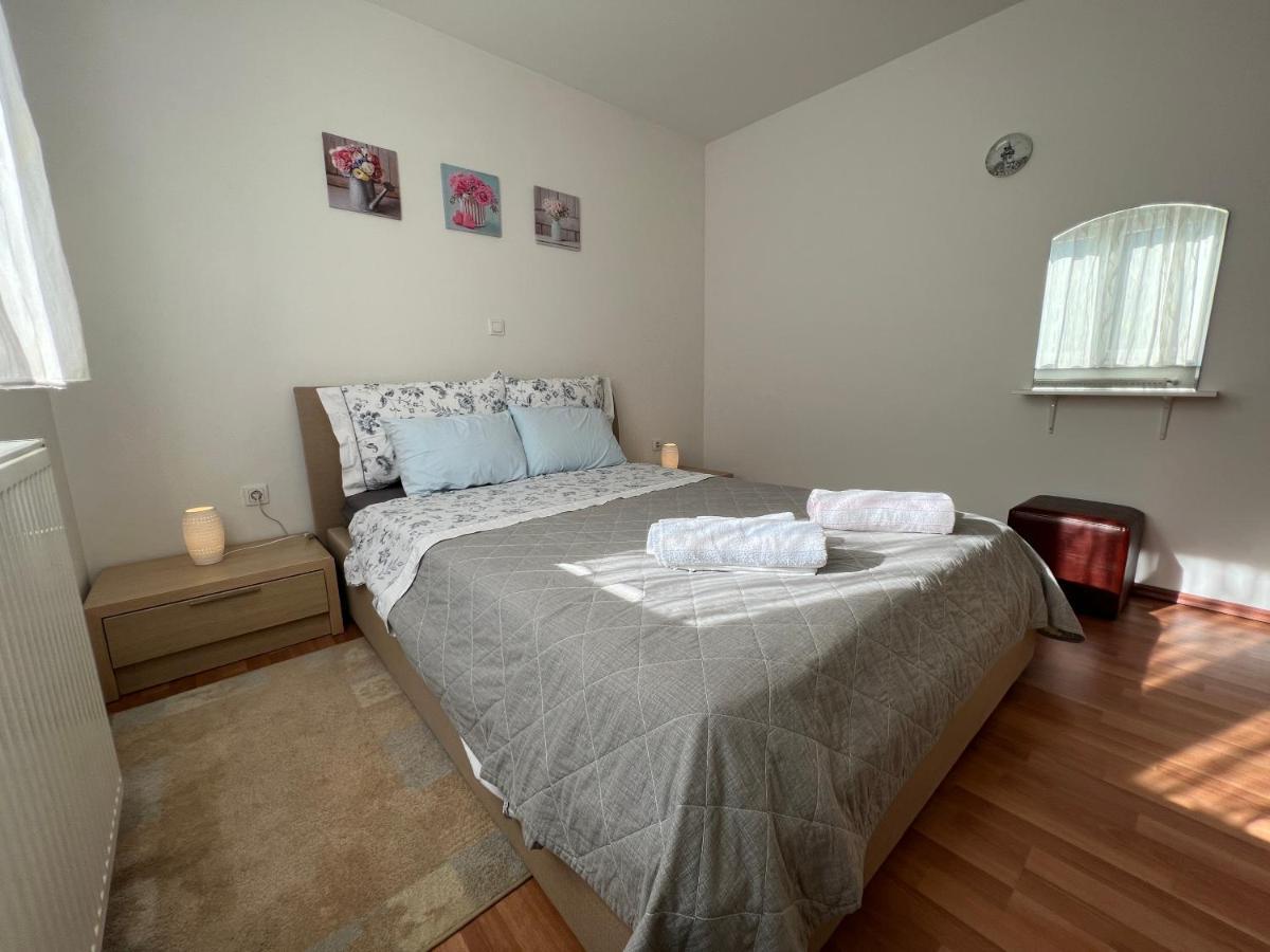 Appartement Apartman Ruza à Pula Extérieur photo